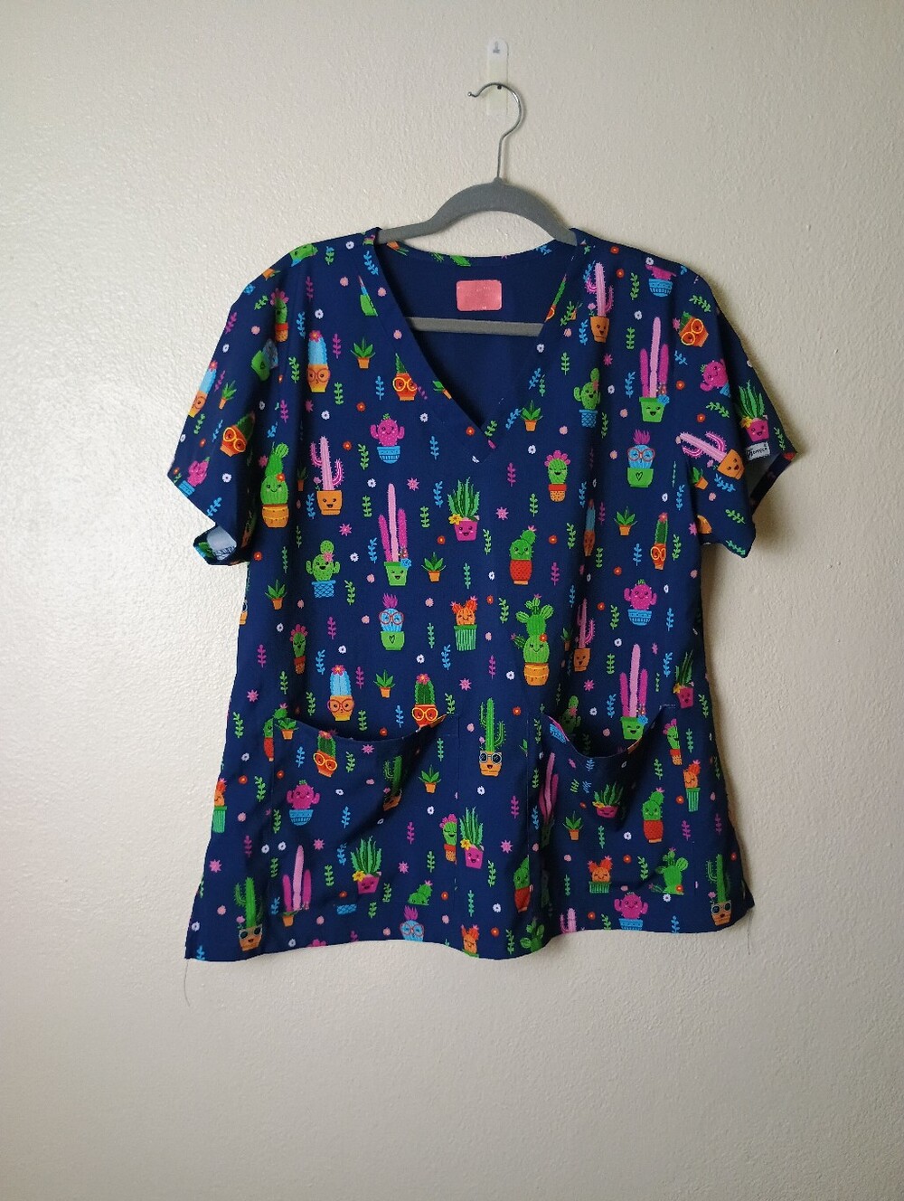 Ava Therese XL V-Neck Navy Cactus Print Scrub Top Front Patch Pockets